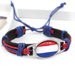 Bracciale in pelle intrecciata a mano con design a cabochon in vetro bandiera