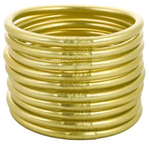 Σετ 10 χρυσά βραχιόλια jelly με γκλίτερ από εύκαμπτη σιλικόνη PVC υψηλής ποιότητας.