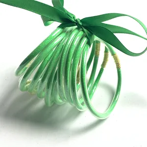 Set van 12 groene glitter jelly armbanden met een bijpassende satijnen strik