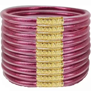 10er-Set pinkfarbene Glitzer-PVC-Jelly-Armreifen mit goldenen verzierten Verschlüssen