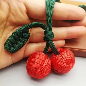 Porte-clés Cerise Tissé à la Main Pendentif de Sac Fruit en Paille Crochet Accessoire pour Femmes Filles Déco Sac à Dos Cadeau