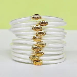 Set di 10 bracciali jelly bianchi con glitter e fibbie a loto dorate, cinturini in PVC