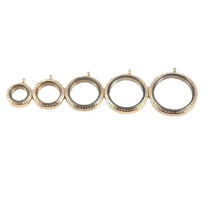 Ensemble de 5 pendentifs médaillons ronds dorés en verre avec bordure en strass