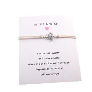 Bracelet tortue en argent sur une carte 'Make a Wish' avec citation inspirante