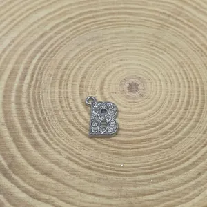 Close-up of 15mm rhinestone letter B charm for DIY necklace accessories