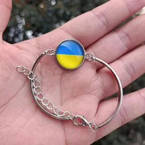 Bracciale a catena argento con ciondolo cabochon in vetro bandiera ucraina tondo