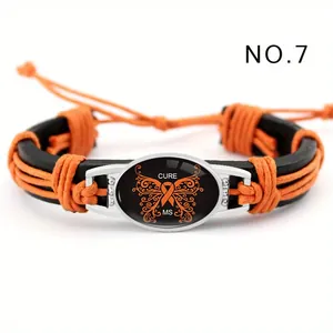 Vista detallada de la pulsera de cuero naranja para la esclerosis múltiple con Cure MS