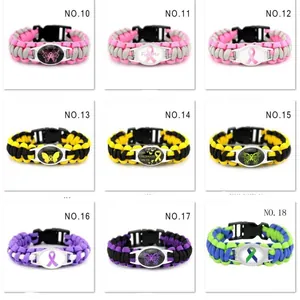 Collezione di braccialetti in paracorda intrecciata con motivi a nastro colorati