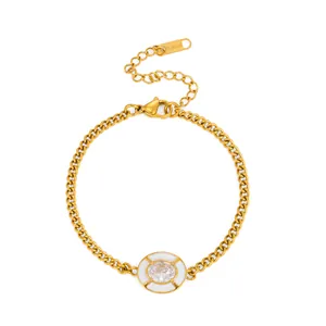 Elegantes 18K vergoldetes Edelstahlarmband mit weißer Emaille und funkelndem Stein.