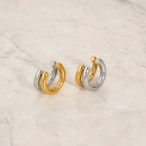Detailansicht doppellagiger Ohrklemmen aus Edelstahl in Gold- und Silber-Mischoptik Design