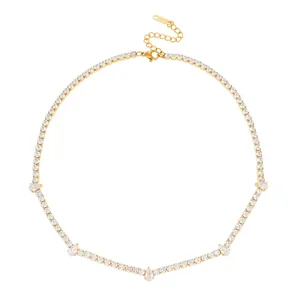 Elegante collar de tenis bañado en oro con circonitas brillantes y detalles de gota