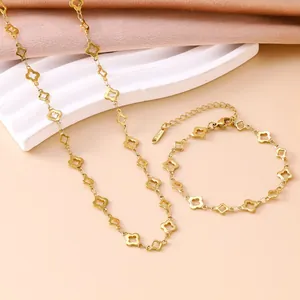 Elegantes vergoldetes Edelstahlschmuckset mit hohler vierblättriger Kleeblattkette und Armband