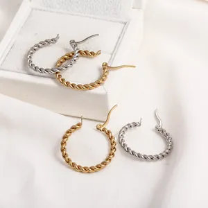 Elegantes pendientes de aro trenzados de acero inoxidable en tonos dorado y plateado