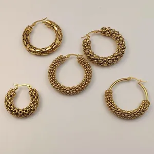 Varios pendientes de aro de acero inoxidable dorados texturizados para joyería de mujer