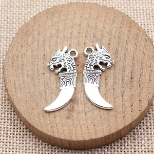 Par de colgantes imitación diente de lobo plata antigua para accesorios de joyería DIY.