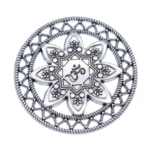 Ronde hanger in antiek zilver met Om-symbool en lotusdetail voor DIY-sieraden maken