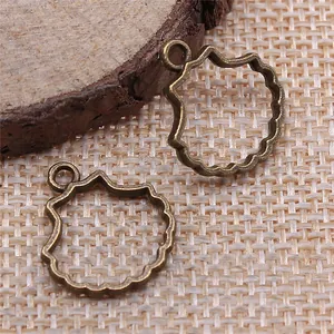 Zwei Vintage-Bronze Muschel-Anhänger für DIY Schmuckherstellung Größe 17x18mm antik