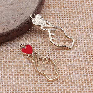 Breloques main cœur de doigt en or KC avec cœur en émail rouge pour bijoux DIY créatifs