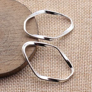 Anneaux géométriques ovales torsadés irréguliers 42x28mm pour création de bijoux et pendentifs