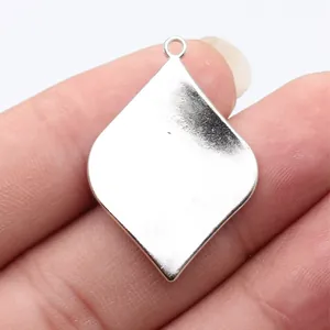 35x25mm silberfarbener Metallanhänger in Blattform für die DIY-Schmuckherstellung