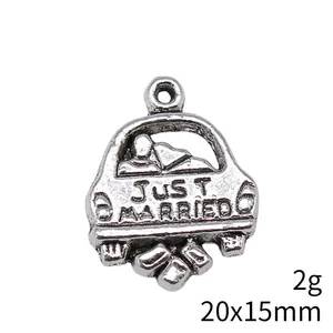 Antik silberner Just Married Auto Anhänger für Hochzeits-DIY-Schmuck 20x15mm