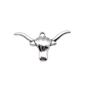 Vintage Antik-Silber Longhorn Stierkopf Anhänger für DIY Schmuckherstellung 19x36mm