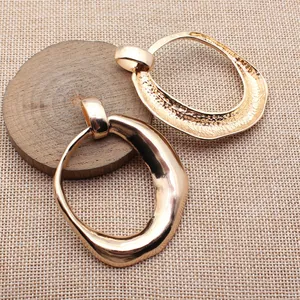 Grand pendentif anneau creux irrégulier doré vintage pour la création bijoux DIY 69x54mm