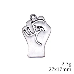 Ciondolo vintage a forma di pugno in argento antico per gioielli DIY 2.3g 27x17mm
