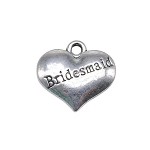 Hartvormige hanger in oud zilver met Bridesmaid-gravure voor DIY-sieraden, 14x15mm