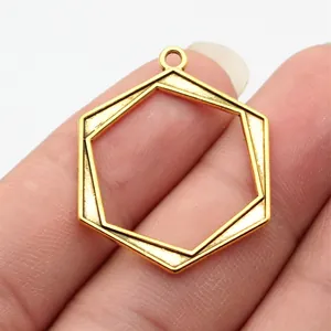 Moderner geometrischer hohler Sechseck-Anhänger in Goldoptik für Schmuckzubehör