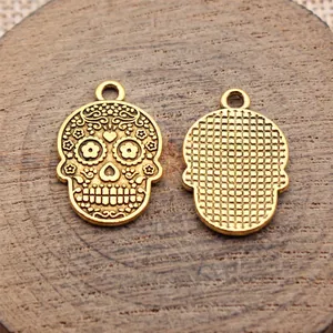 Colgante de calavera de aleación oro antiguo con textura floral para joyas DIY 22x15mm
