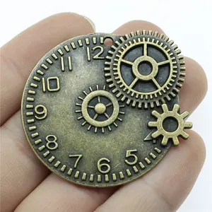 Ciondolo orologio a ingranaggi steampunk in bronzo per la creazione di gioielli DIY