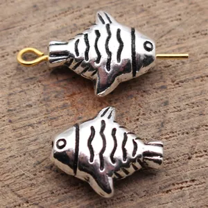 Perle a forma di pesce bifacciale in argento antico per la creazione di gioielli fatti a mano