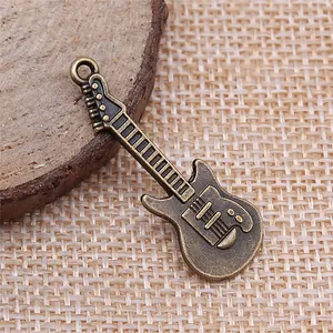 Antiker Bronze-Gitarrenanhänger für DIY-Halsketten und Schmuckherstellung, 12x35mm
