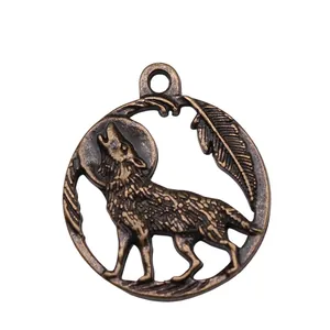 Vintage Bronze Wolf Mond Anhänger mit Federn 22x22mm Schmuckanhänger