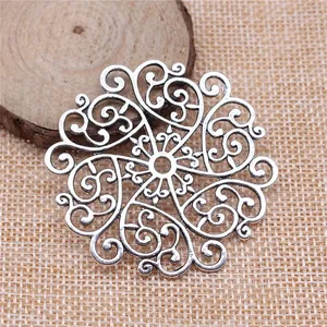 Antiker silberner 55x52mm hohler Mandala-Blumenanhänger für DIY-Schmuckherstellung