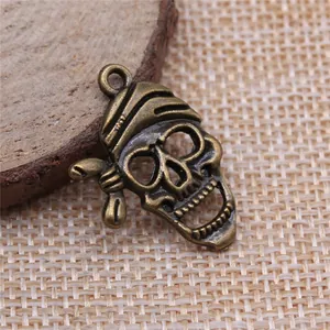 Vintage Antikbronze Piraten Totenkopf Anhänger für DIY handgefertigten Schmuck 27x20mm