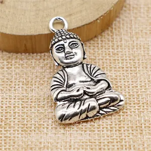 Antieke zilveren zittende Boeddha beeld hanger voor doe-het-zelf sieraden 39x23mm.