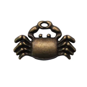 Vintage antique bronze crab animal charm pendant for DIY jewelry craft making 22x14mm