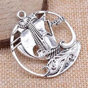 Antiker silberner Piratenschiff-Anhänger für die DIY-Schmuckherstellung, 43x39mm