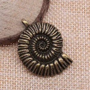 Pendentif ammonite en bronze antique pour la création de bijoux DIY créatifs 36x27mm.