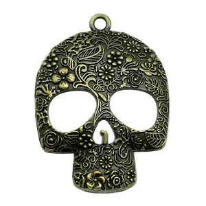 Vintage Antik-Bronze Totenkopf-Anhänger mit floraler Gravur für DIY-Schmuckherstellung
