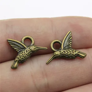 Antike Bronze fliegende Kolibri-Anhänger für die DIY-Schmuckherstellung 19x15mm
