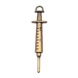 Pendentif seringue vintage détaillé en bronze pour création bijoux DIY 15x62mm