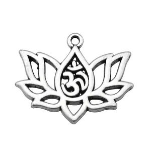 Ciondolo a forma di loto yoga Om in argento antico per creazione gioielli DIY 21x17mm