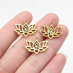 Breloques Om lotus yoga en or antique pour bijoux DIY, taille 21x17mm, tenues à la main.