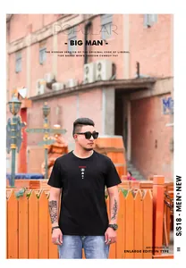 Camiseta negra de talla grande para hombre con estampado gráfico y ajuste holgado