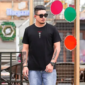 Camiseta negra de talla grande para hombre con estampado gráfico y corte holgado