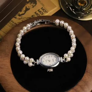 Orologio con bracciale in perle naturali stile vintage con quadrante ovale argento e zirconi