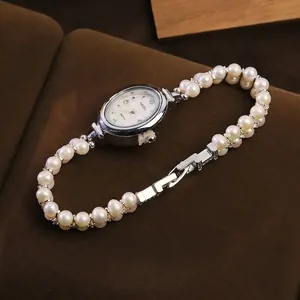 Elegante orologio da polso con perle naturali da donna con quadrante ovale argento